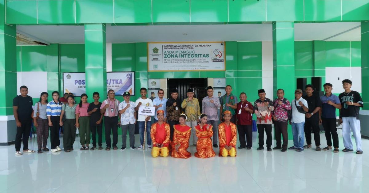 Semangat Membara! Kakanwil Sambut Kontingen Pesparawi Morotai di Sofifi