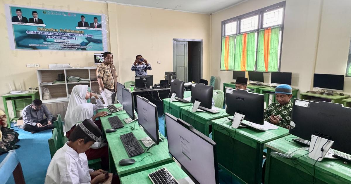 Hari Pertama Olimpiade Madrasah Indonesia (OMI) 2025 Tingkat Provinsi Maluku Utara Digelar Di Laboratorium MIN 2 Morotai.