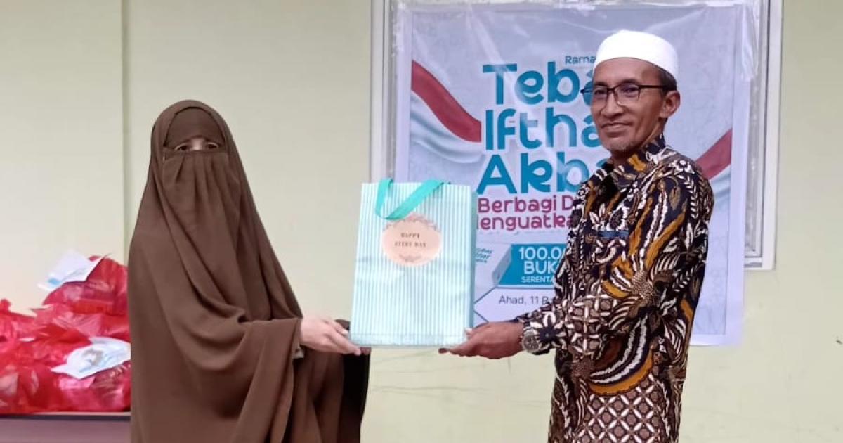 Tebar Kebaikan Ramadan, Kemenag Morotai Apresiasi 290 Paket Sembako RA Wahda Islamiyah